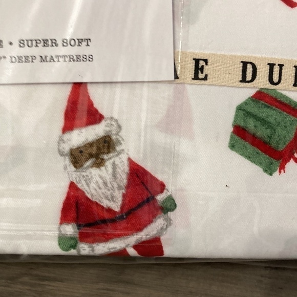 NWT Rae Dunn NORTH POLE SANTA AND MRS CLAUS TWIN CHRISTMAS SHEET SET - Picture 4 of 9
